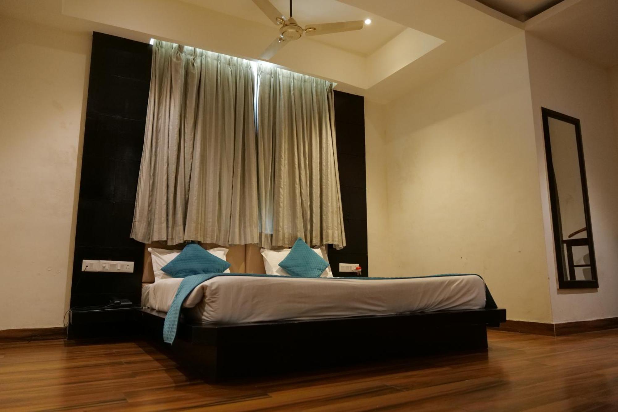 Hotel Anand Castle Kashipur 外观 照片